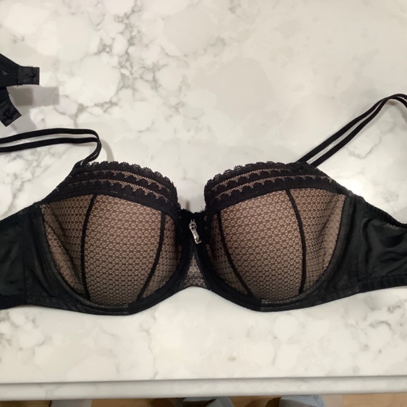 Bras - Picture 2 of 3